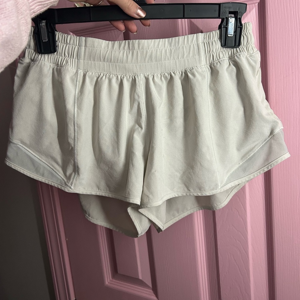 Lululemon NWOT Shorts Hotty Hot in white size 8
